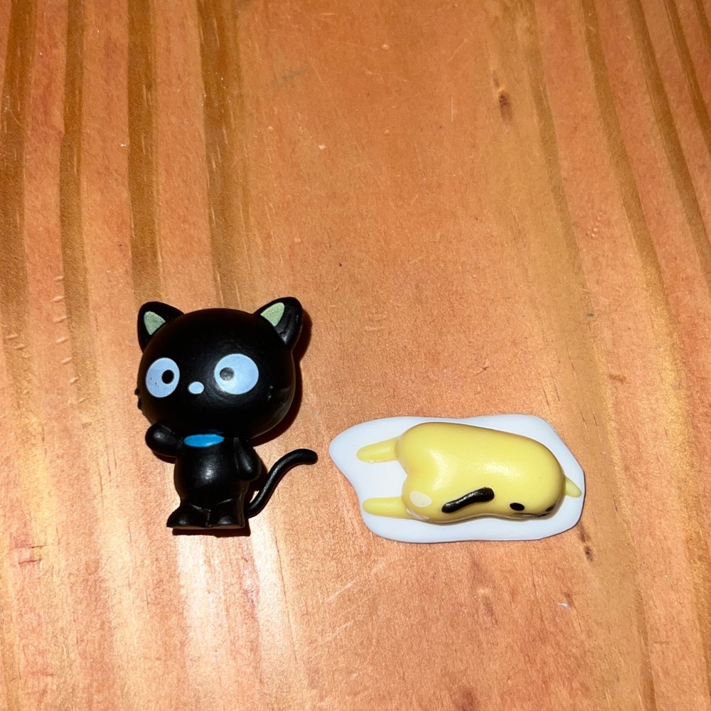 New in bags sanrio chococat and Gudetama figures